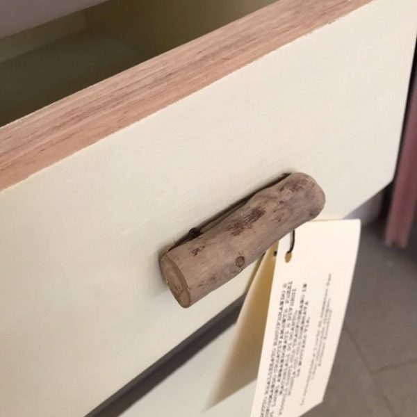 Comodino bianco e grigio - immagine 5
